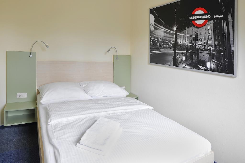 Best Deal Airporthotel Weeze Eksteriør billede