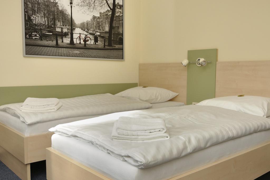 Best Deal Airporthotel Weeze Eksteriør billede