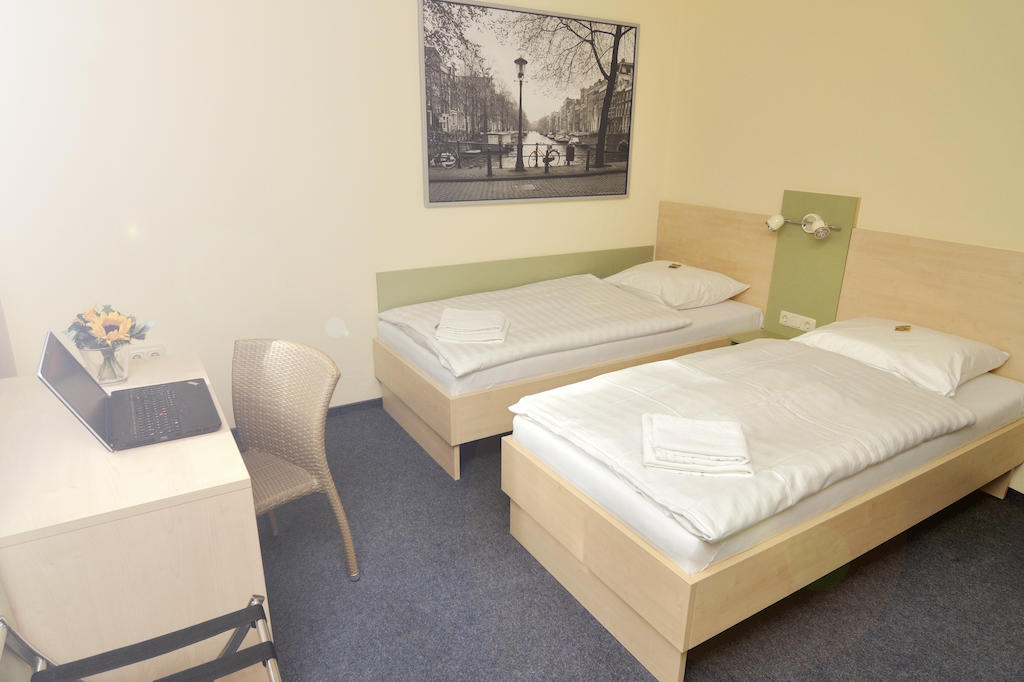 Best Deal Airporthotel Weeze Eksteriør billede